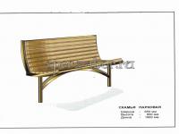 Уличная скамейка с деревянным настилом